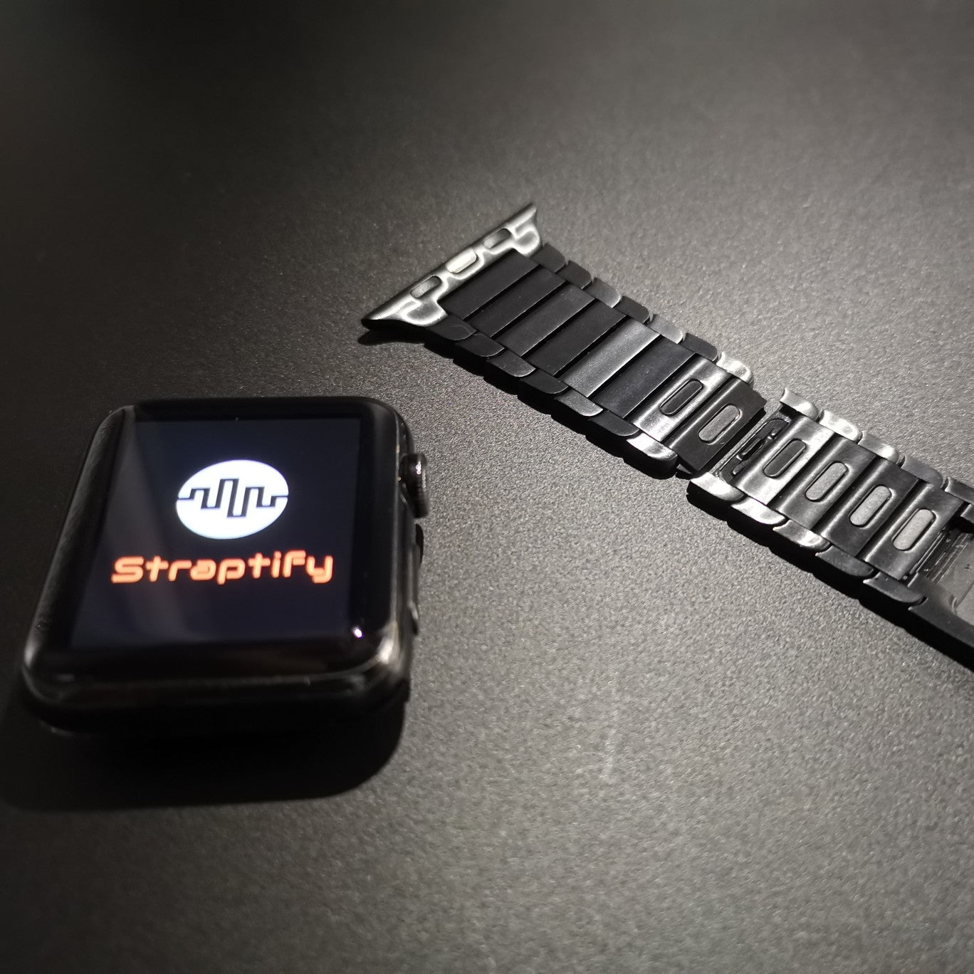Black stainless steel bracelet strap (button adjustment) 黑色不銹鋼手鐲款錶帶 (按鍵調整款)