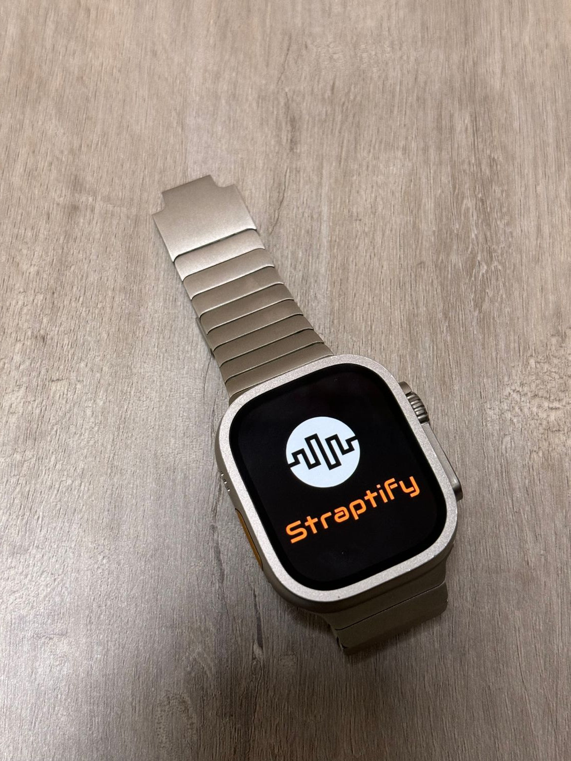 Silver/ Titanium Stainless steel bracelet strap (button adjustment) 銀色/鈦金屬色不銹鋼手鐲款錶帶 (按鍵調整款)