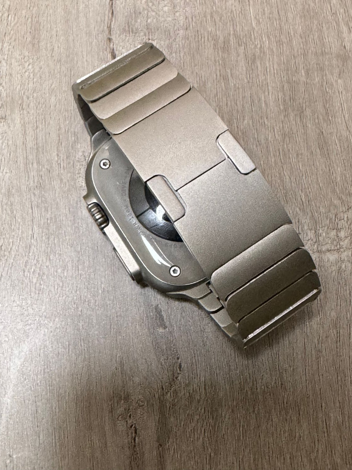 Silver/ Titanium Stainless steel bracelet strap (button adjustment) 銀色/鈦金屬色不銹鋼手鐲款錶帶 (按鍵調整款)